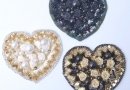 Motif Coeur perles, paillettes, boules et roses brodées 10 cm